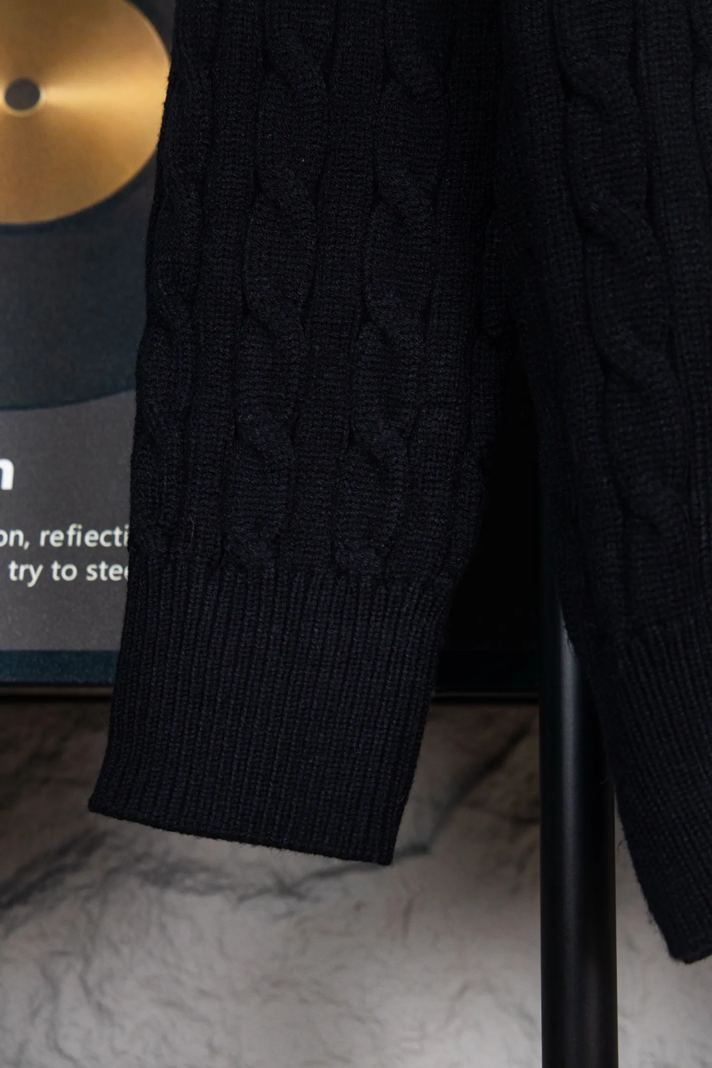 P240 Ralph Lauren 2025ss new twist sweater button cardigan. The fabric is made of imitation cashmere fabric. A full set of customized accessories. The highest version on the market. Color: Navy blue, black, white and gray. Size: S-XL.